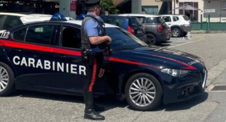 Verbania: accoltella coinquilino e lo prende a bastonate, denunciato un 40enne